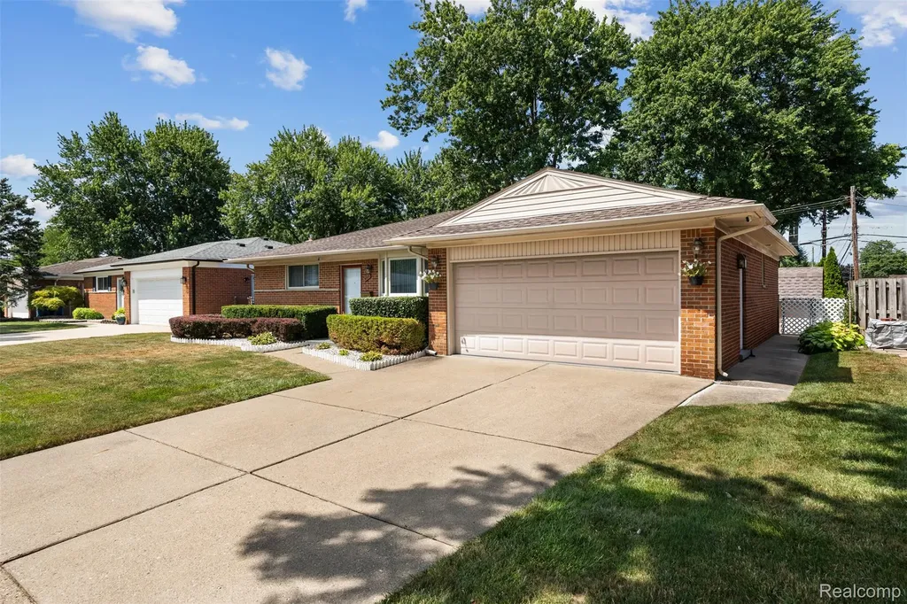 31717 Tecla Drive Warren City MI 48088