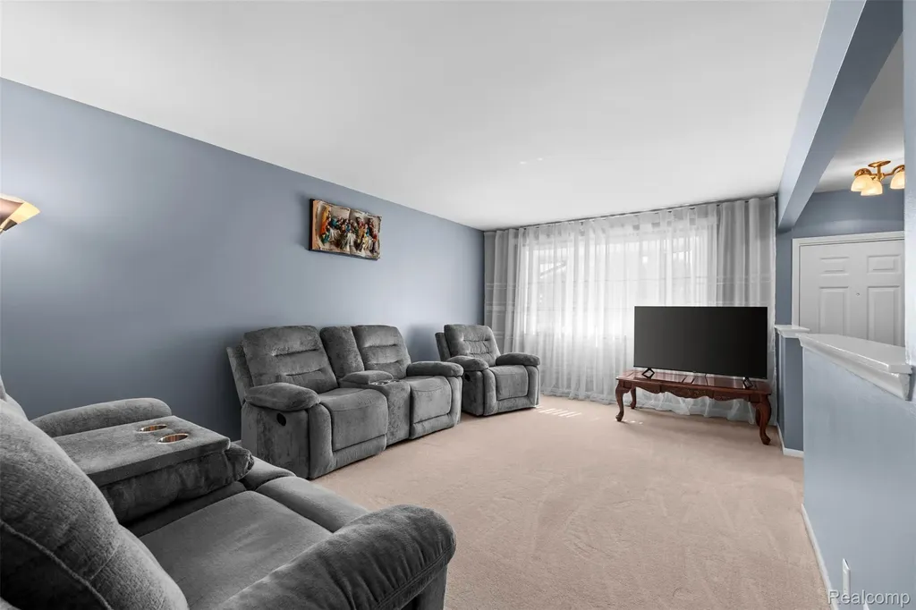 31717 Tecla Drive Warren City MI 48088