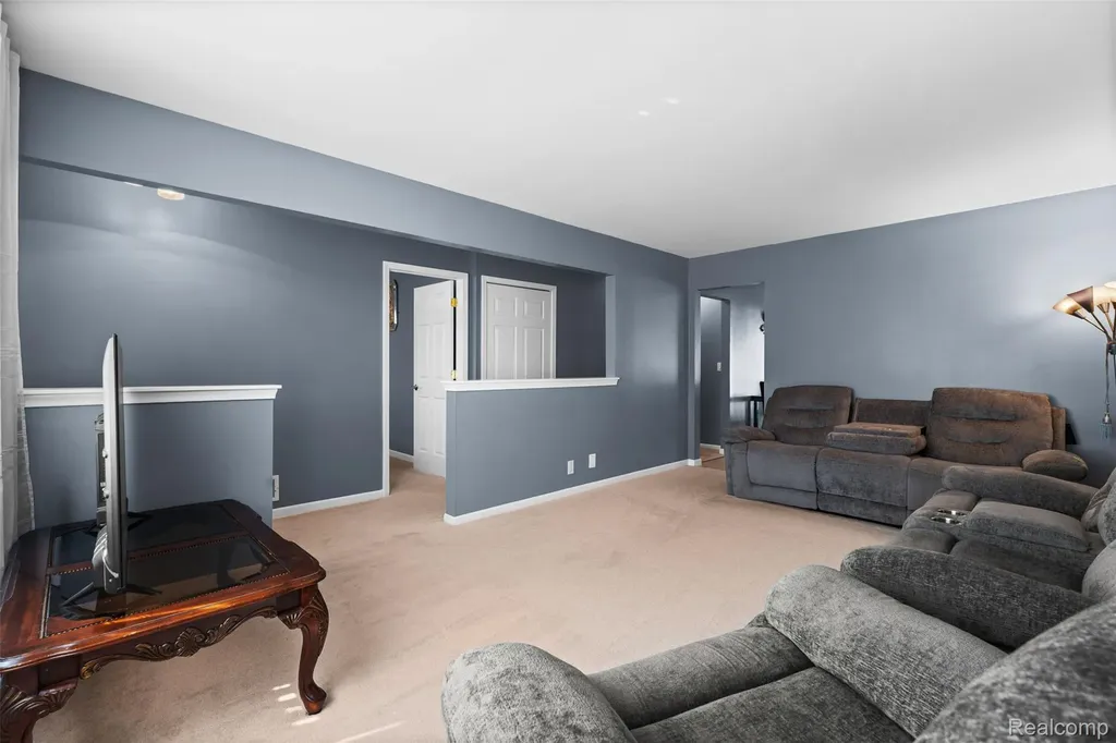 31717 Tecla Drive Warren City MI 48088