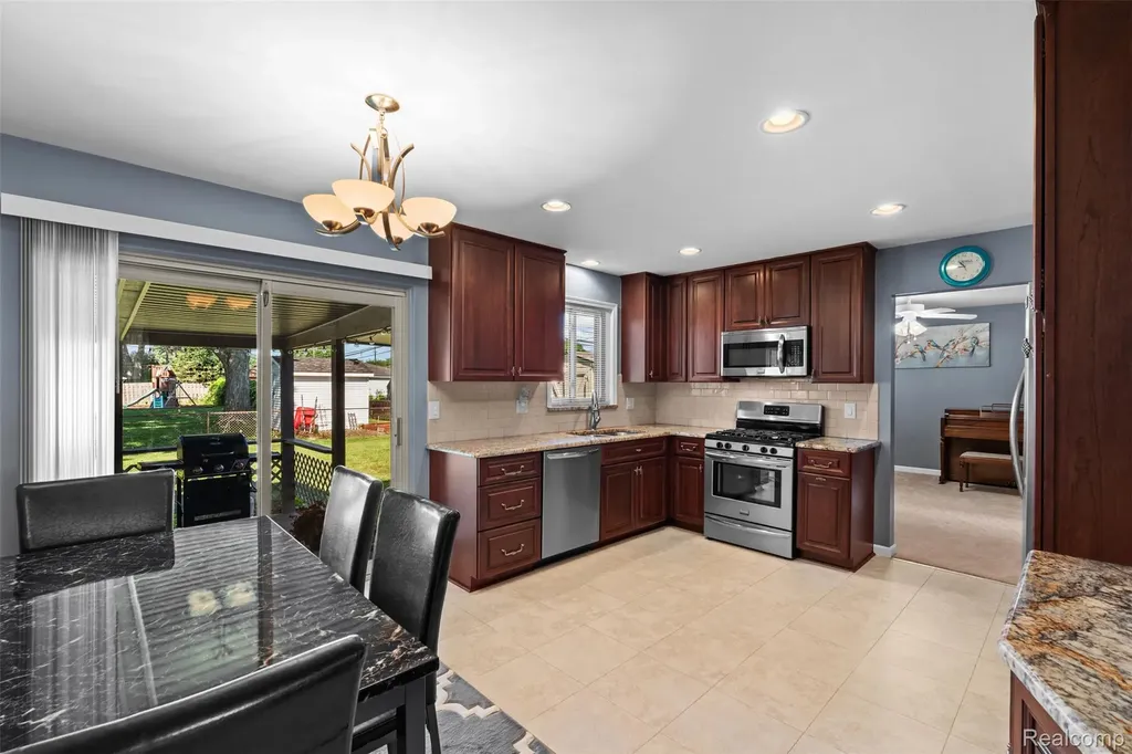 31717 Tecla Drive Warren City MI 48088