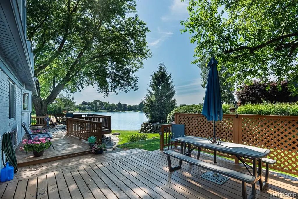 1854 Lyster Lane Troy City MI 48085