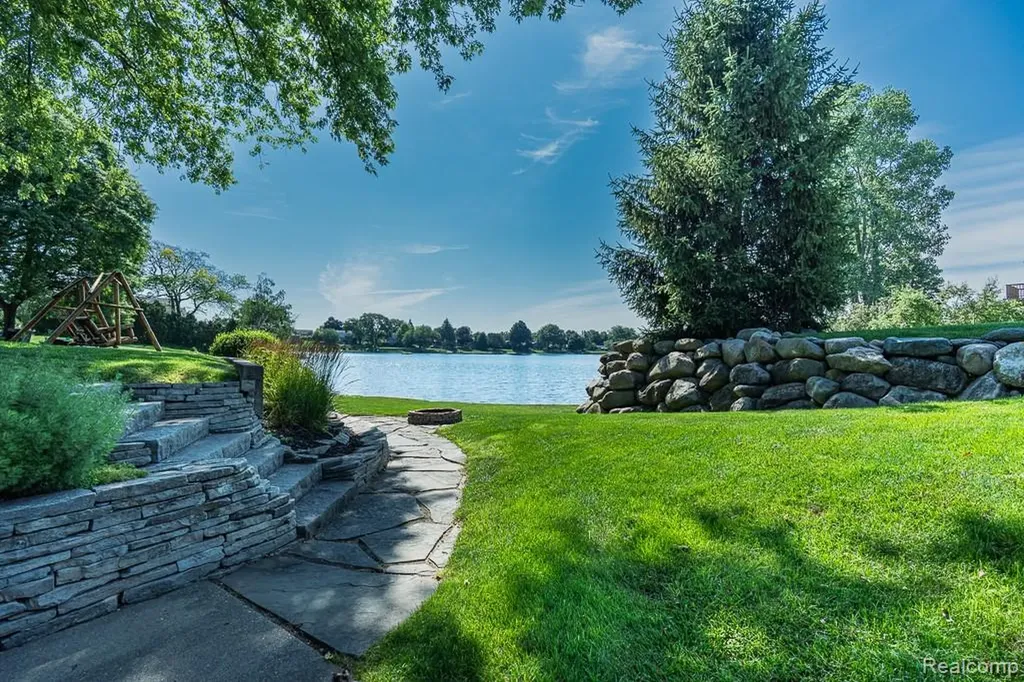 1854 Lyster Lane Troy City MI 48085