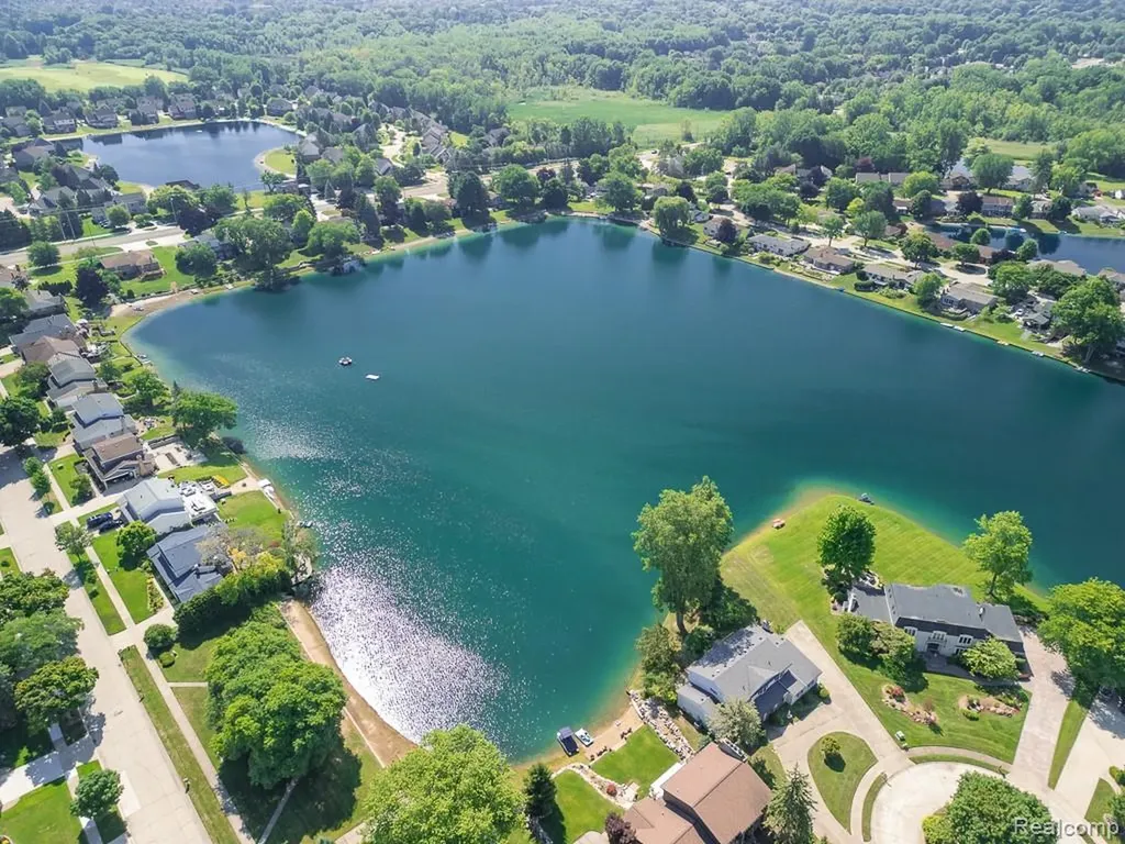 1854 Lyster Lane Troy City MI 48085