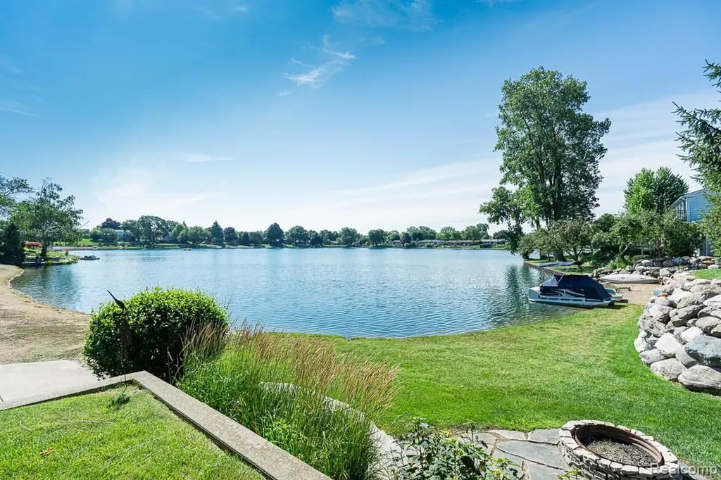 1854 Lyster Lane Troy City MI 48085