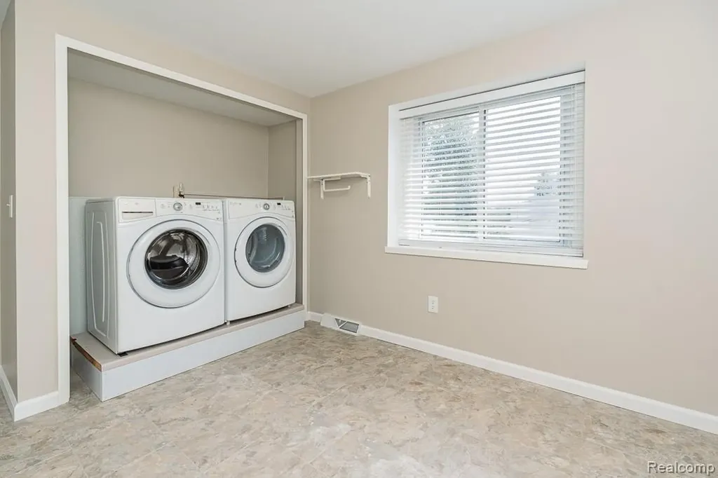 1854 Lyster Lane Troy City MI 48085