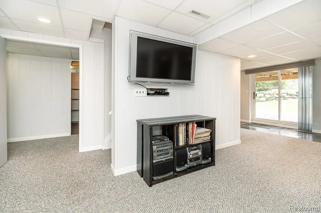 1854 Lyster Lane Troy City MI 48085
