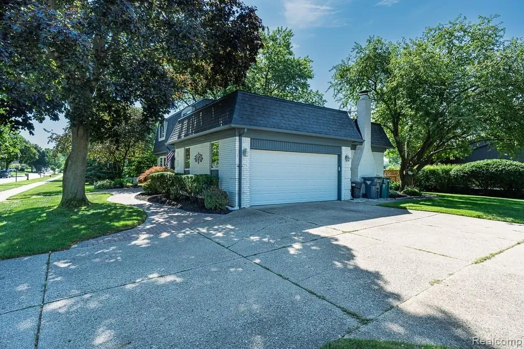 1854 Lyster Lane Troy City MI 48085