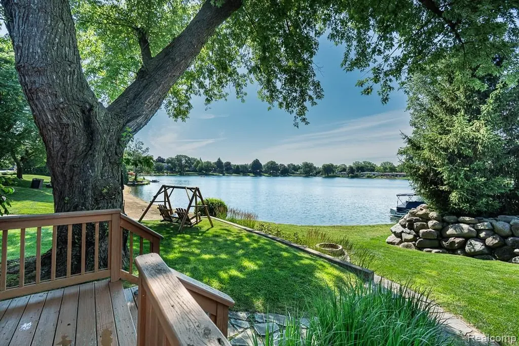 1854 Lyster Lane Troy City MI 48085