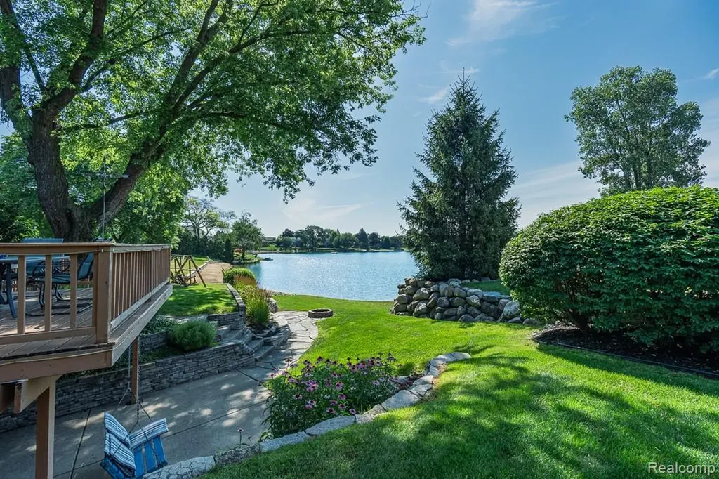1854 Lyster Lane Troy City MI 48085