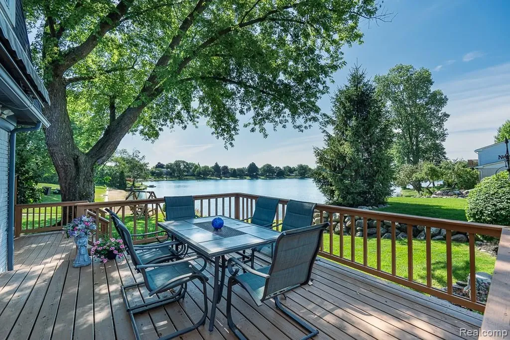 1854 Lyster Lane Troy City MI 48085