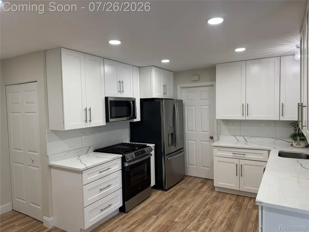 19980 Dorset Street Southfield City MI 48075