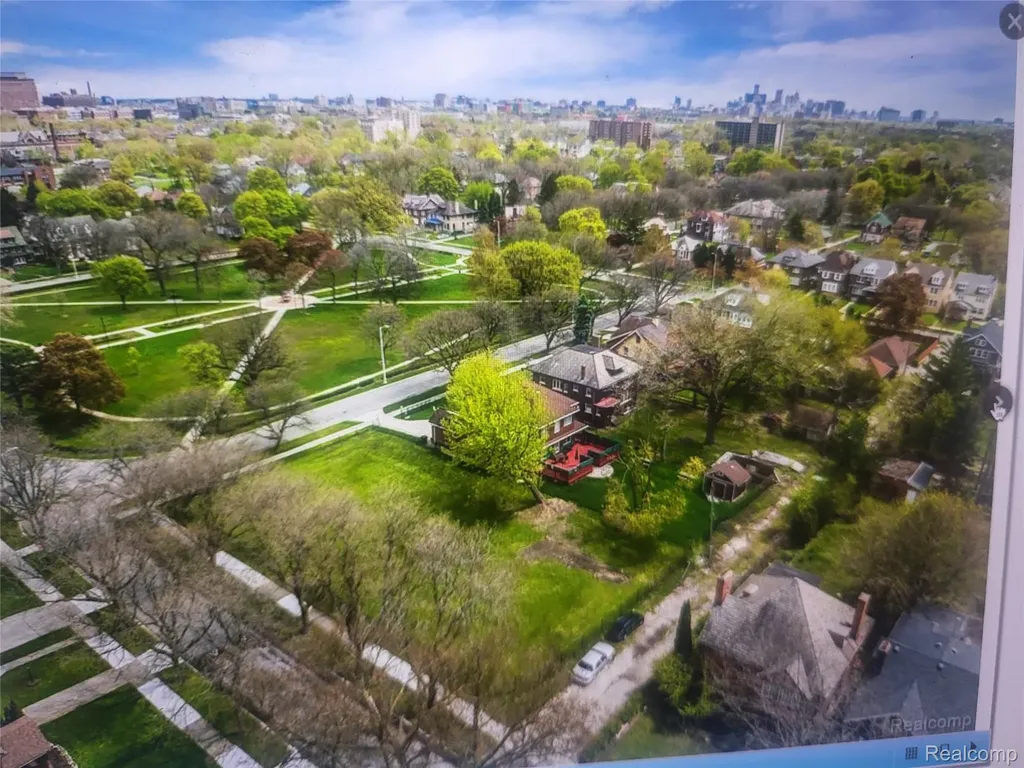 7785 Lasalle W Detroit City MI 48206