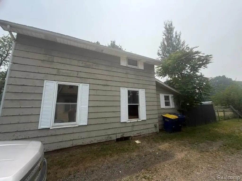 217 W Mcarthur Street Corunna City MI 48817