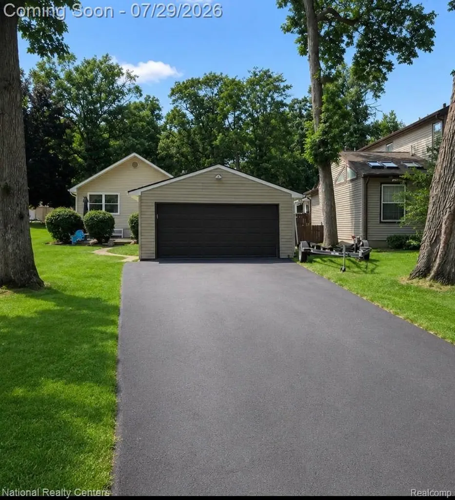1919 Portpool Court West Bloomfield Charter Township MI 48324