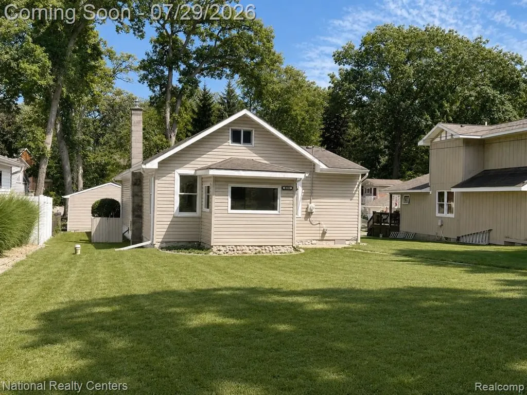 1919 Portpool Court West Bloomfield Charter Township MI 48324