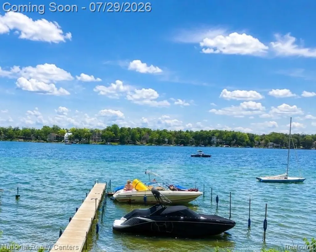 1919 Portpool Court West Bloomfield Charter Township MI 48324