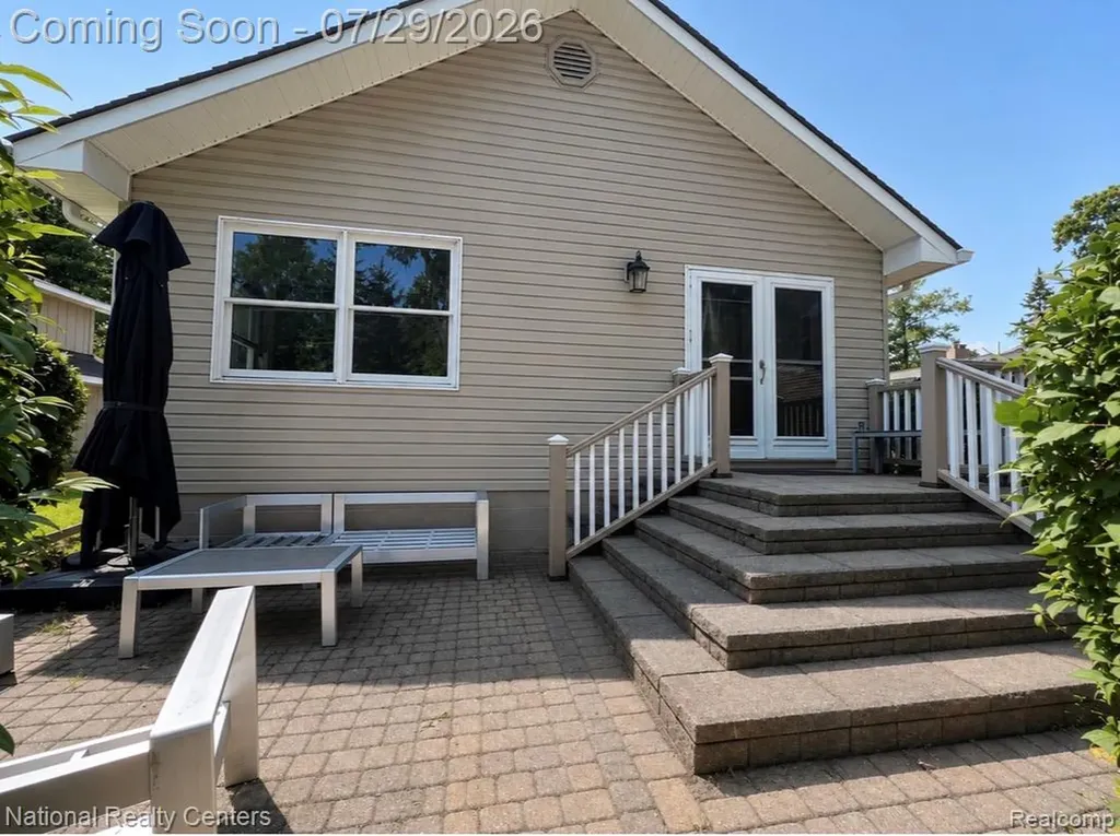 1919 Portpool Court West Bloomfield Charter Township MI 48324