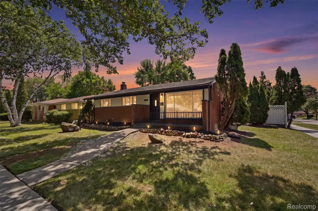 13741 Pearson Street Oak Park City MI 48237