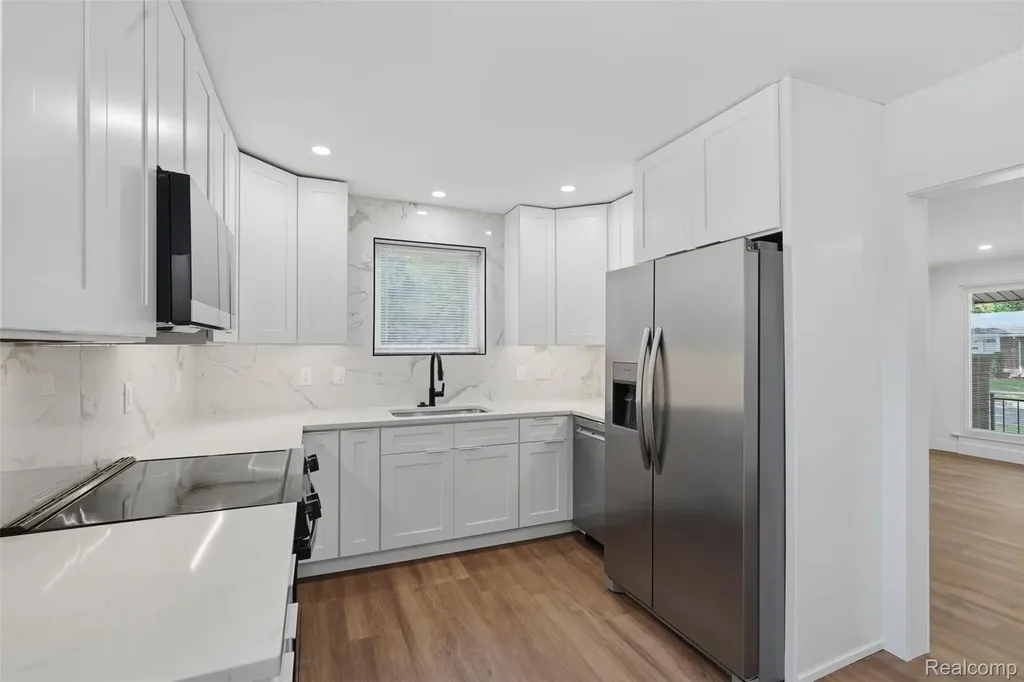 13741 Pearson Street Oak Park City MI 48237