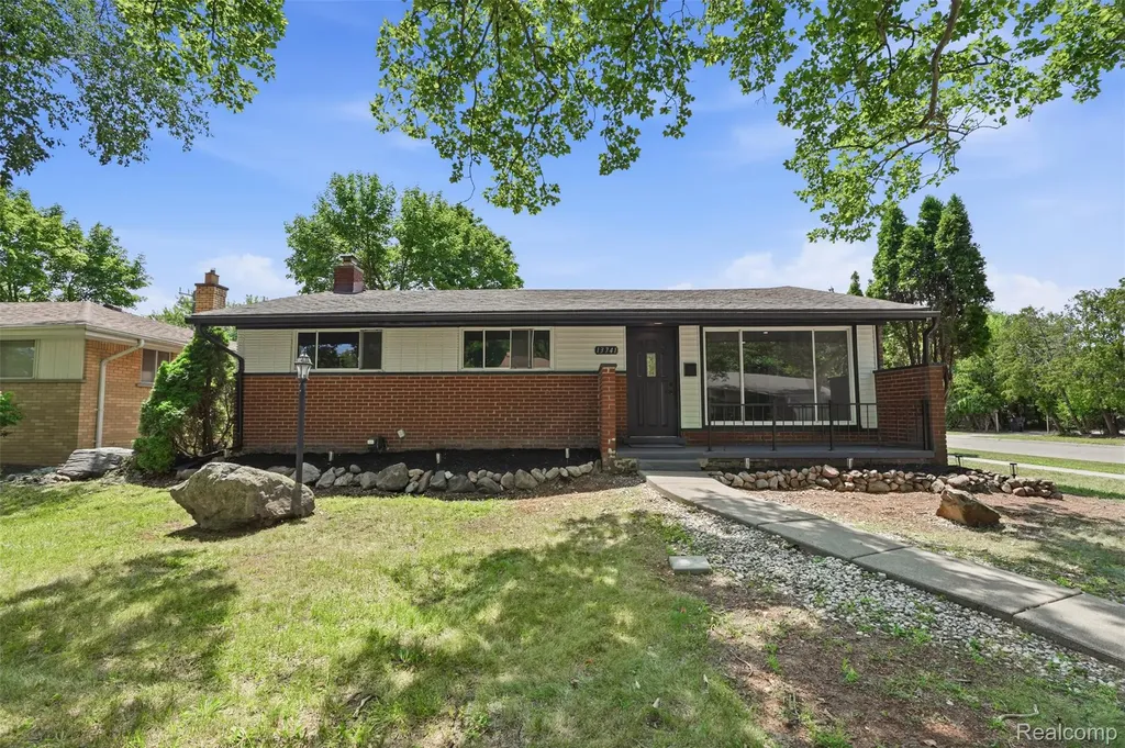 13741 Pearson Street Oak Park City MI 48237