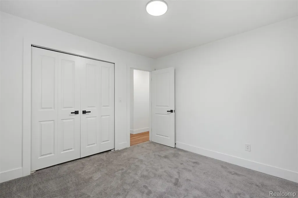 13741 Pearson Street Oak Park City MI 48237