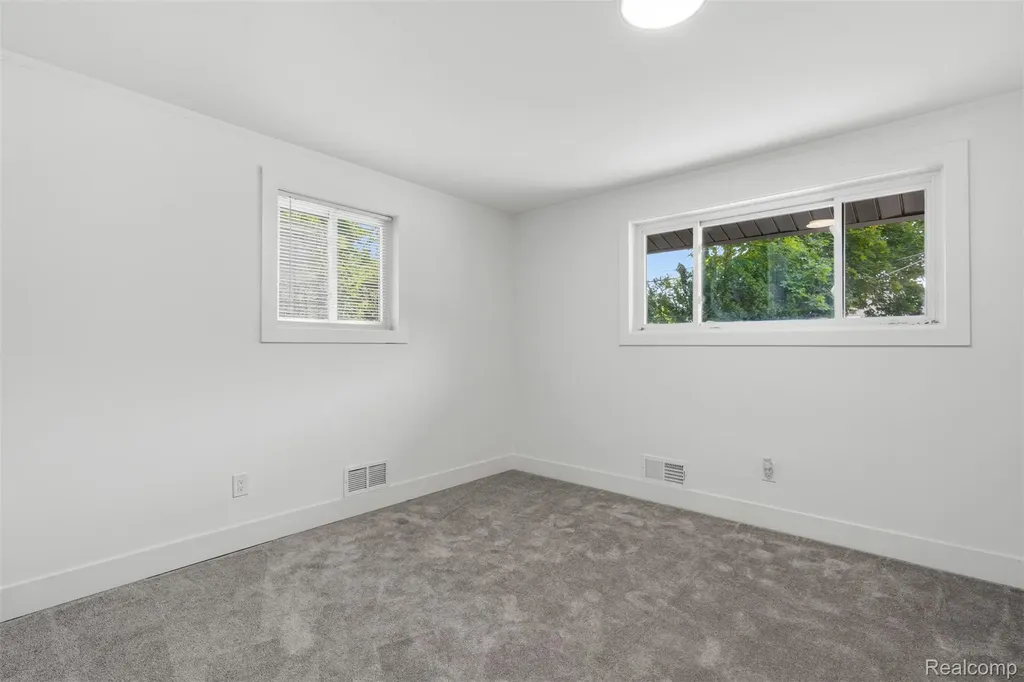 13741 Pearson Street Oak Park City MI 48237