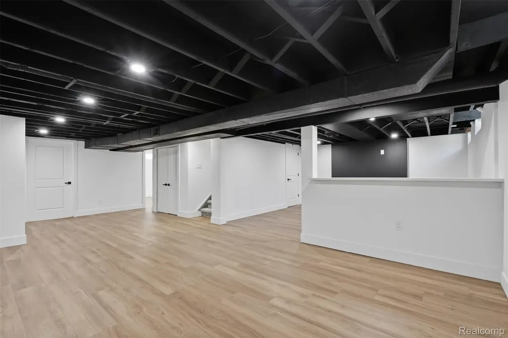 13741 Pearson Street Oak Park City MI 48237