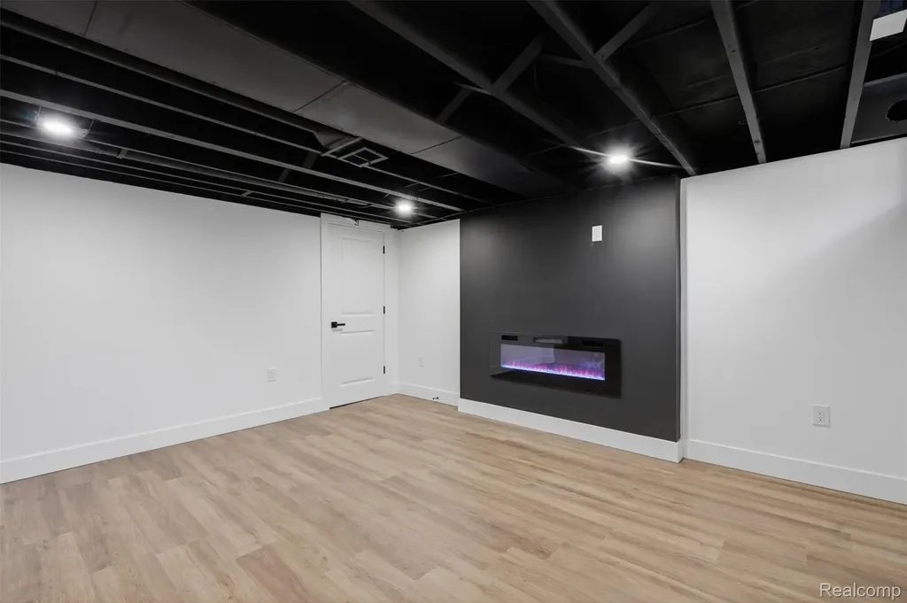 13741 Pearson Street Oak Park City MI 48237