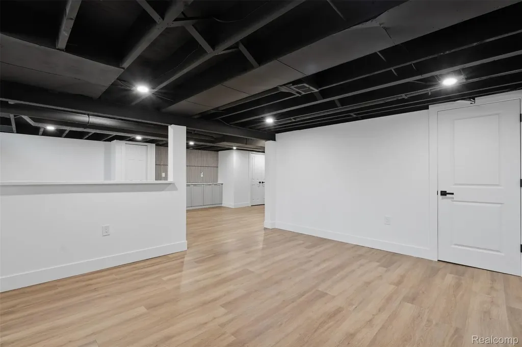 13741 Pearson Street Oak Park City MI 48237