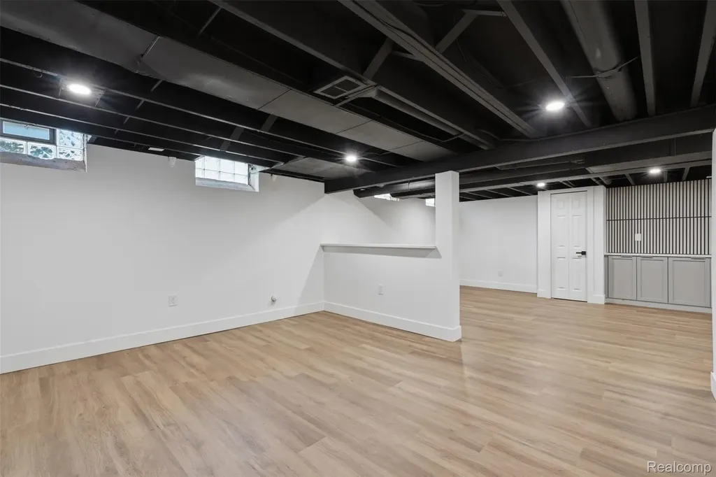 13741 Pearson Street Oak Park City MI 48237