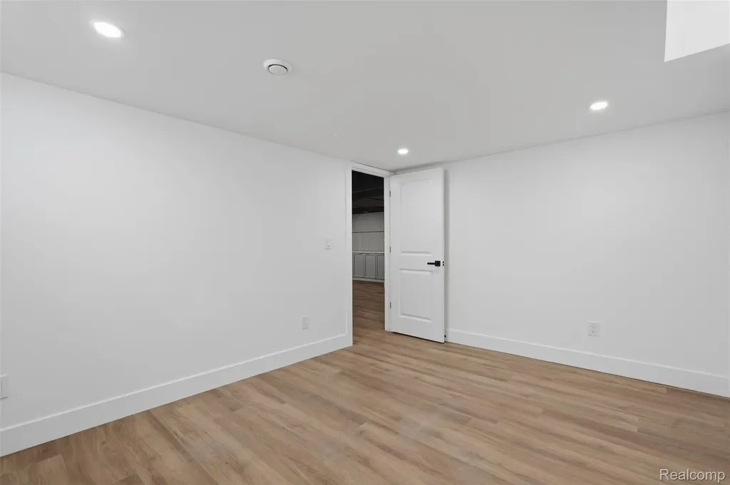 13741 Pearson Street Oak Park City MI 48237