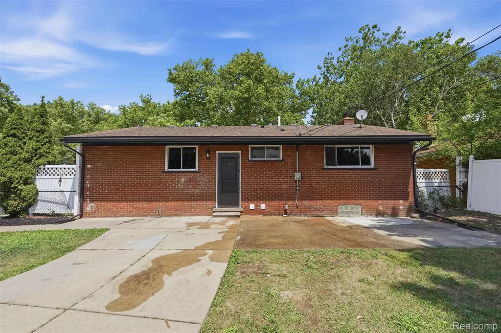 13741 Pearson Street Oak Park City MI 48237
