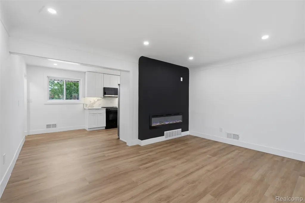 13741 Pearson Street Oak Park City MI 48237