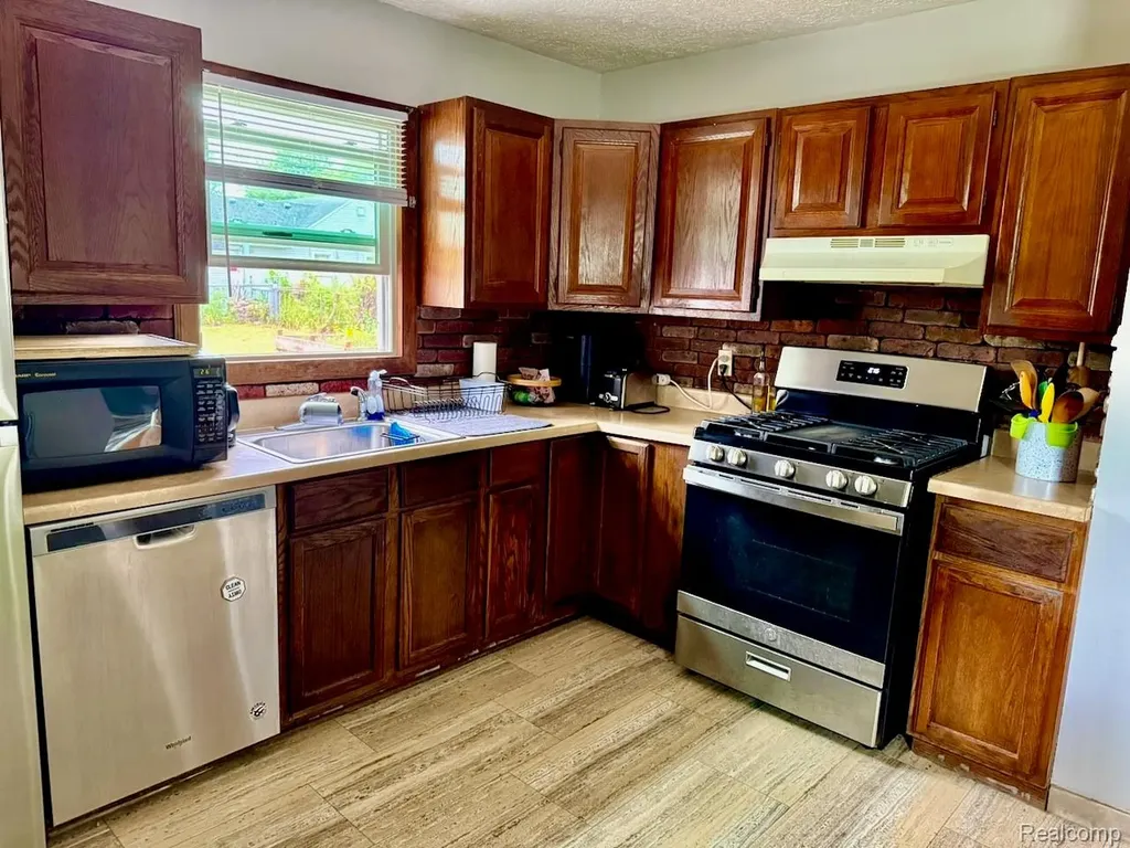 522 Hudson Street Ypsilanti Charter Township MI 48198