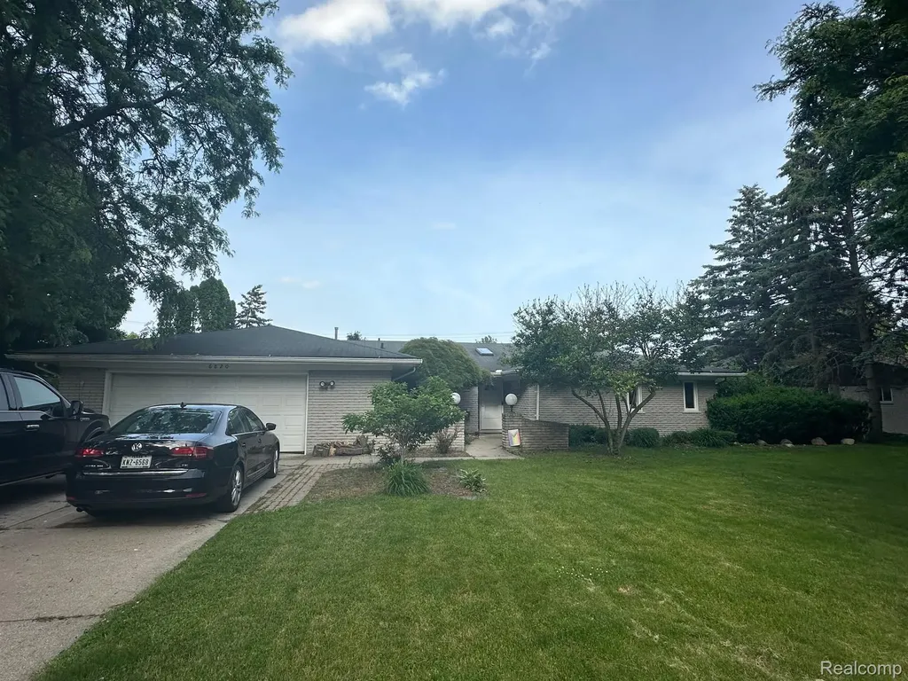 6820 Fredmoor Drive Troy City MI 48098