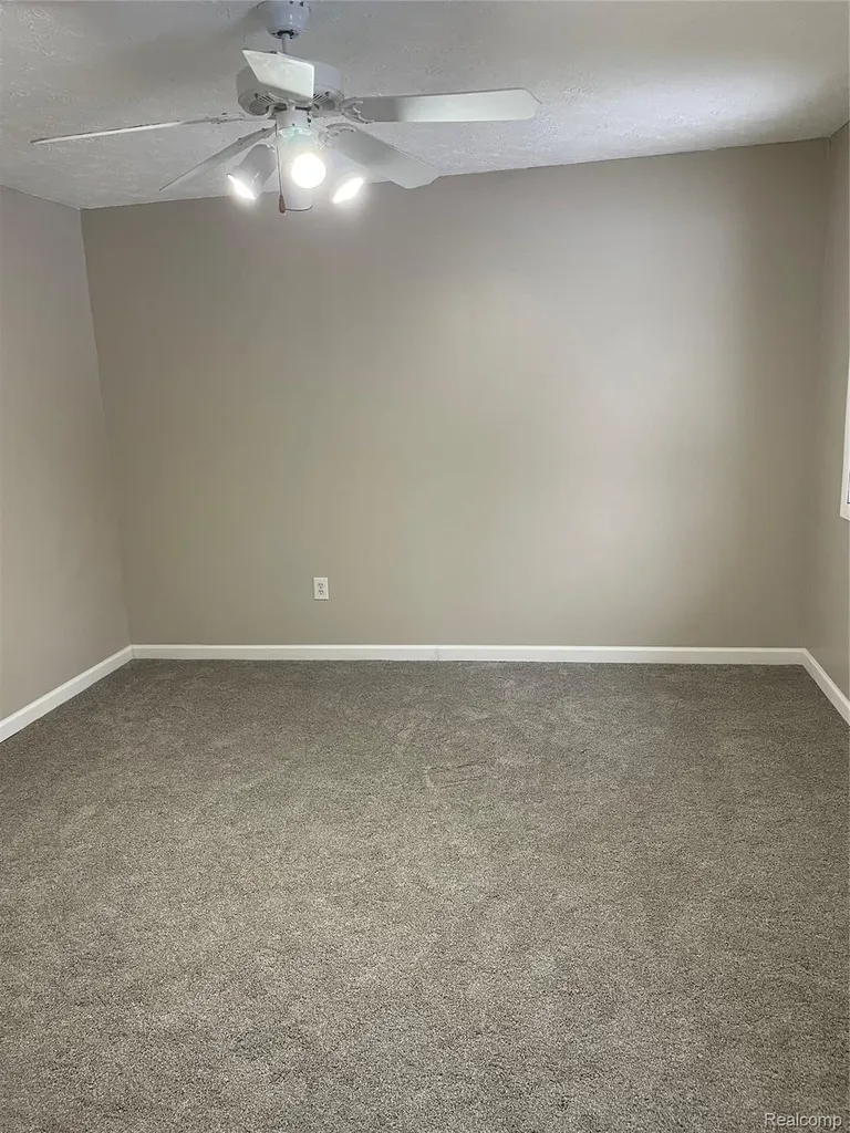 6820 Fredmoor Drive Troy City MI 48098