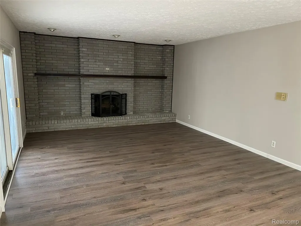 6820 Fredmoor Drive Troy City MI 48098