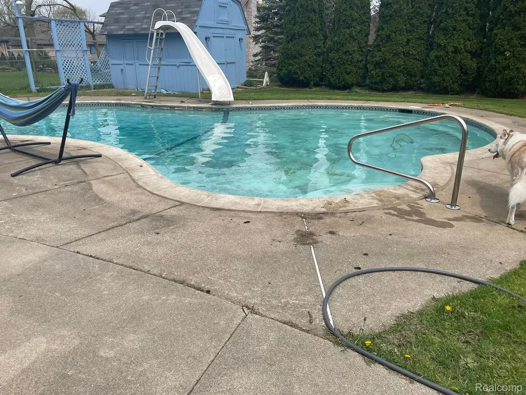 6820 Fredmoor Drive Troy City MI 48098