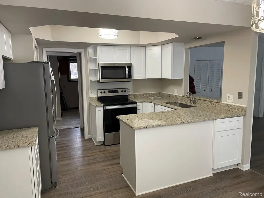 6820 Fredmoor Drive Troy City MI 48098