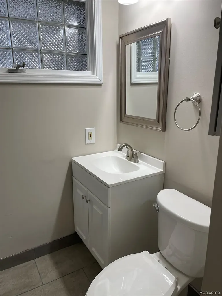 6820 Fredmoor Drive Troy City MI 48098