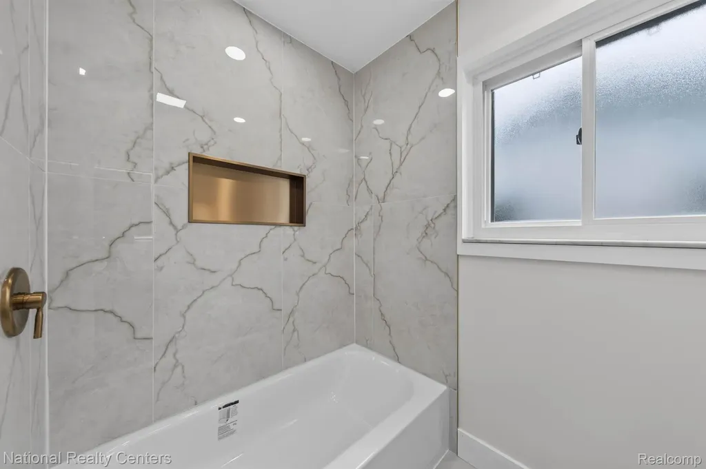 833 Bernie Lane Madison Heights City MI 48071