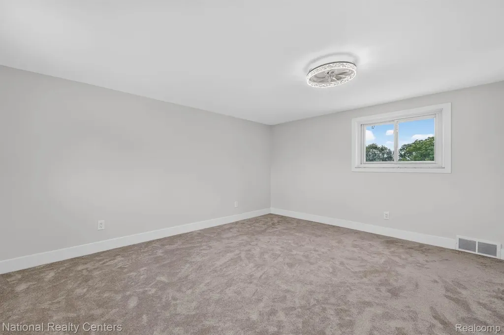 833 Bernie Lane Madison Heights City MI 48071