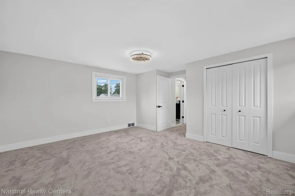 833 Bernie Lane Madison Heights City MI 48071