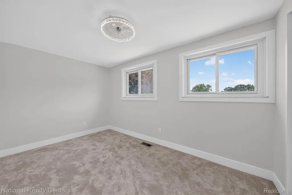 833 Bernie Lane Madison Heights City MI 48071