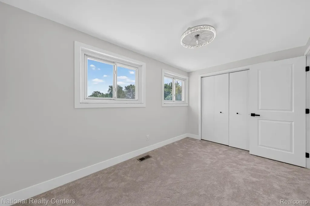 833 Bernie Lane Madison Heights City MI 48071
