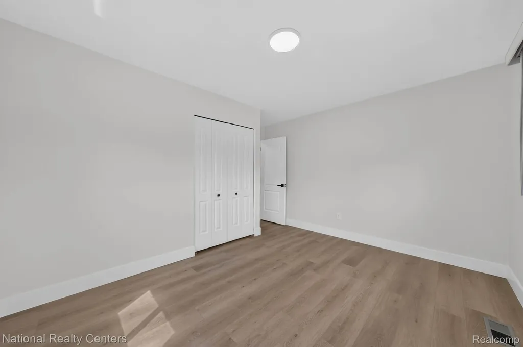 833 Bernie Lane Madison Heights City MI 48071