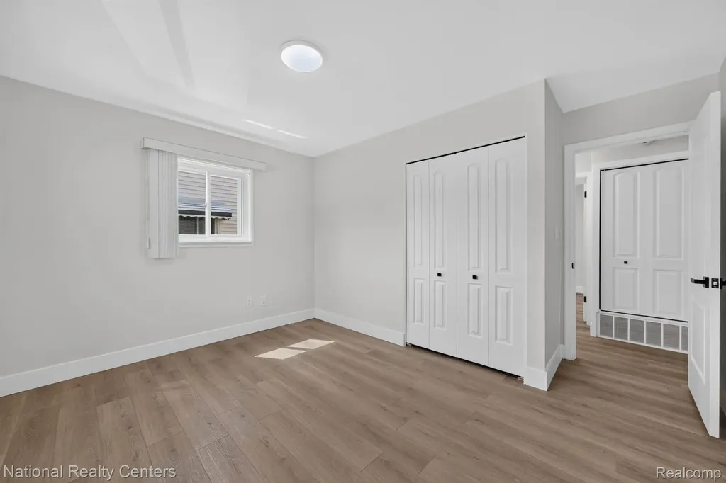 833 Bernie Lane Madison Heights City MI 48071