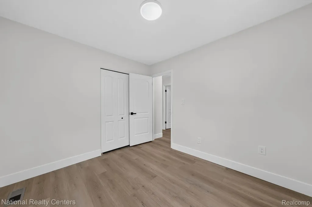 833 Bernie Lane Madison Heights City MI 48071