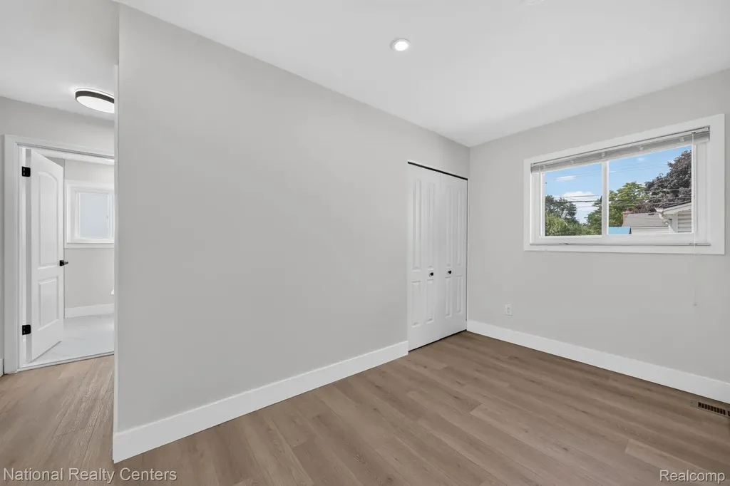 833 Bernie Lane Madison Heights City MI 48071
