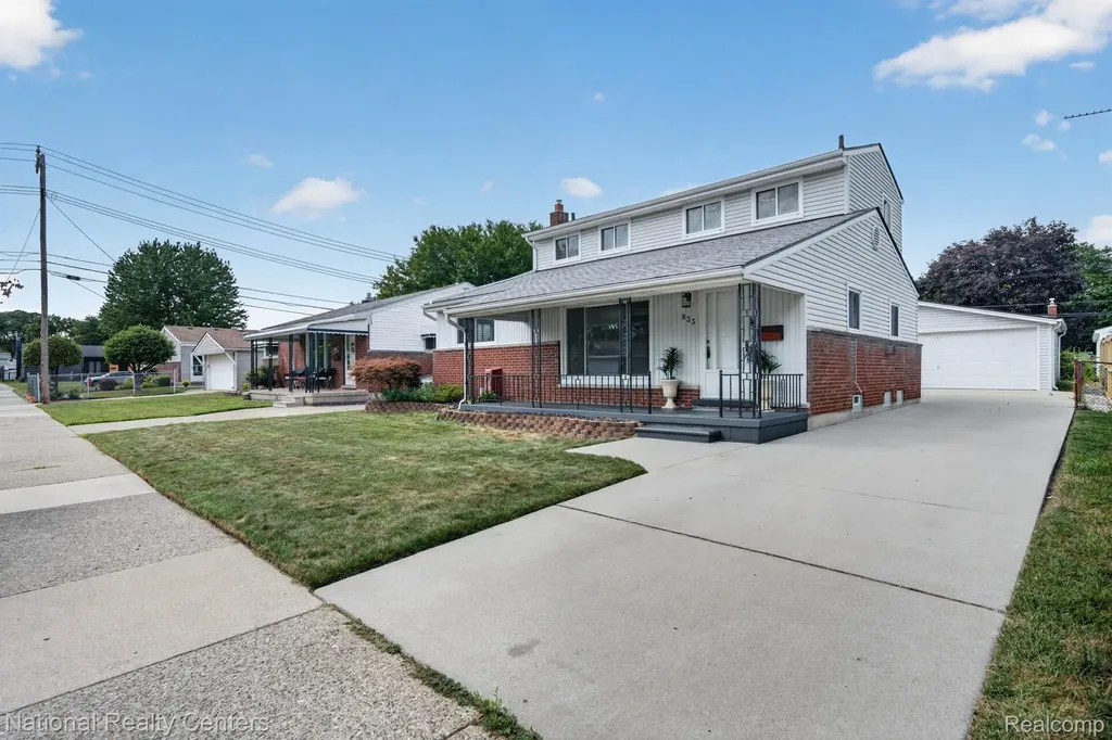 833 Bernie Lane Madison Heights City MI 48071